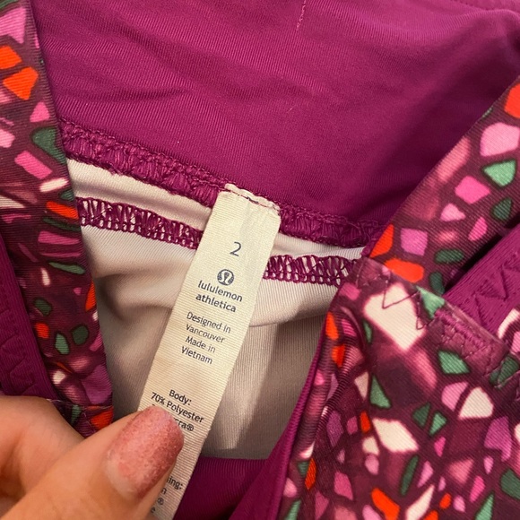 LULULEMON CROPPED LEGGINGS !! - Picture 2 of 6